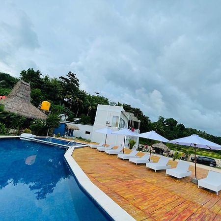 Three Queen Villa And Homestay Waikabubak Exterior photo