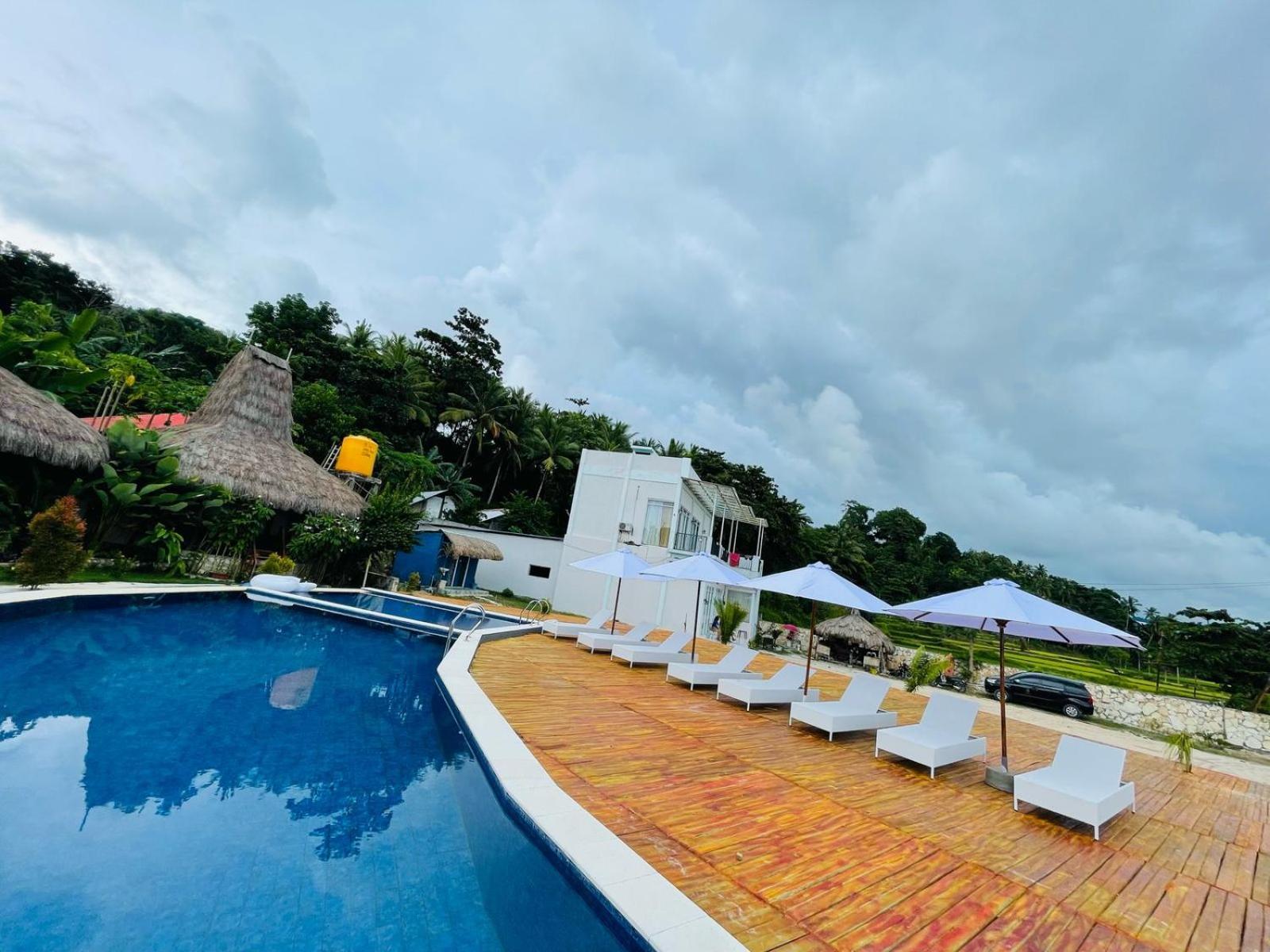 Three Queen Villa And Homestay Waikabubak Exterior photo